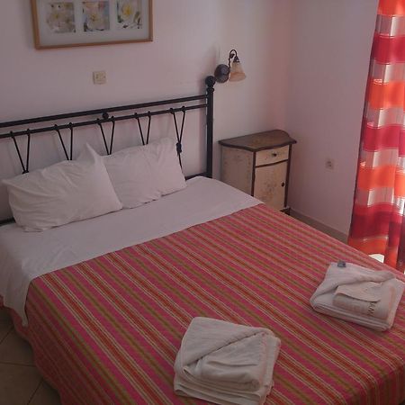 Kamares Apartments Εε Poros Town Esterno foto