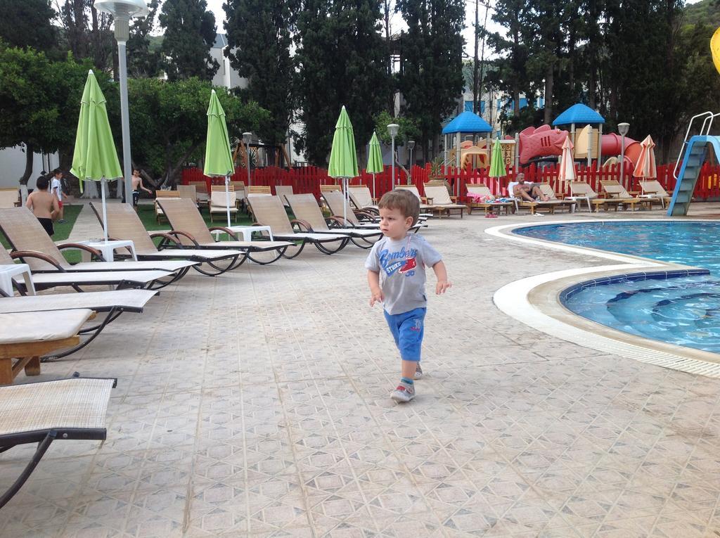 Kamares Apartments Εε Poros Town Esterno foto