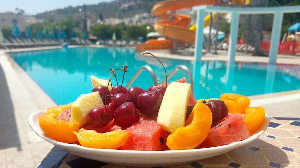 Kamares Apartments Εε Poros Town Esterno foto