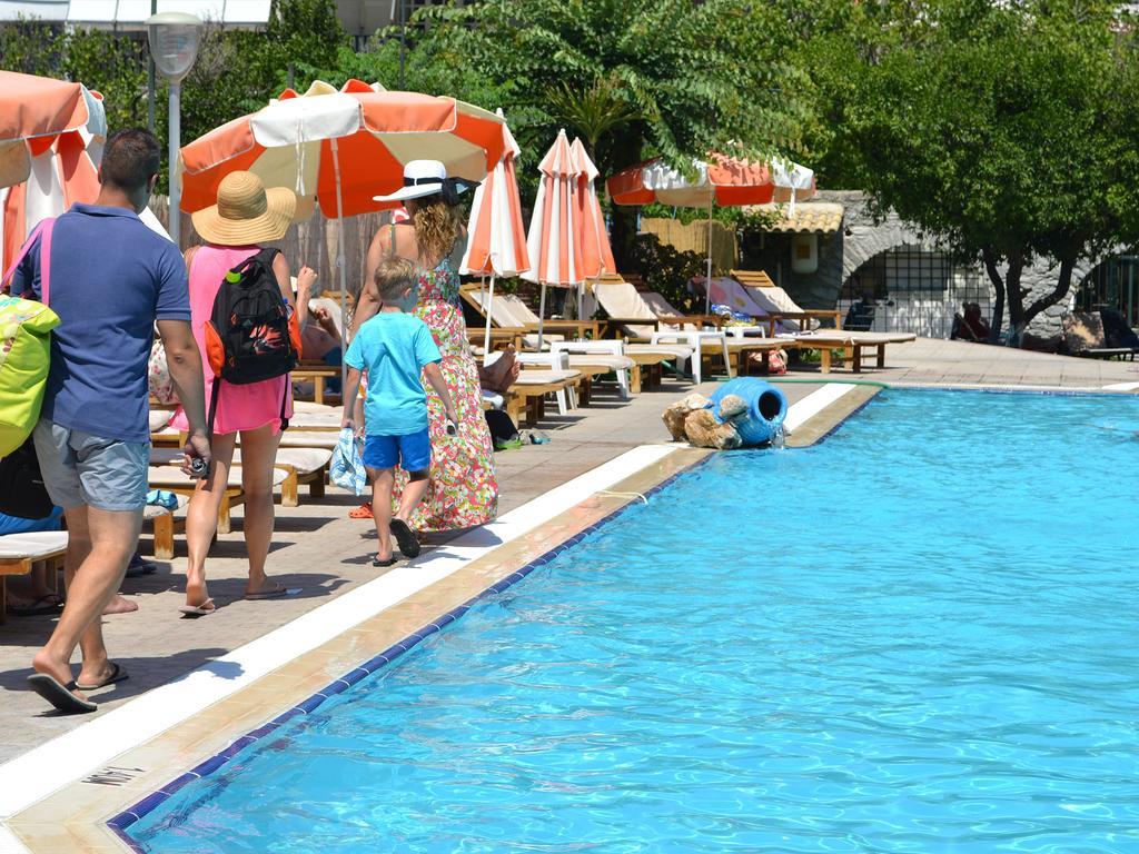 Kamares Apartments Εε Poros Town Esterno foto