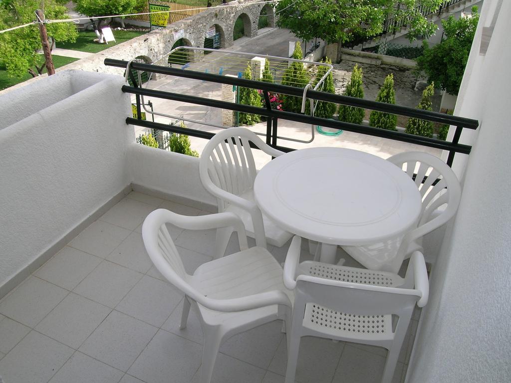 Kamares Apartments Εε Poros Town Camera foto