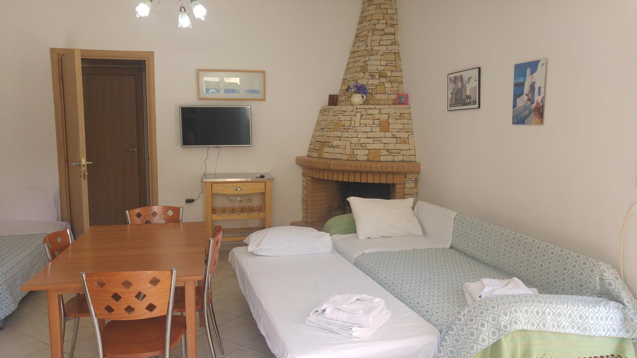 Kamares Apartments Εε Poros Town Esterno foto